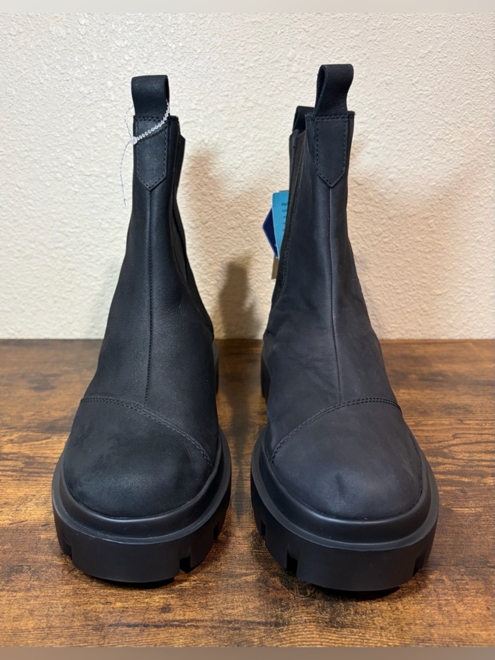 NWT TOMS Rowan Lug Sole Chelsea Boots Black Leather Water Resistant Women's 8 - Picture 3 of 8